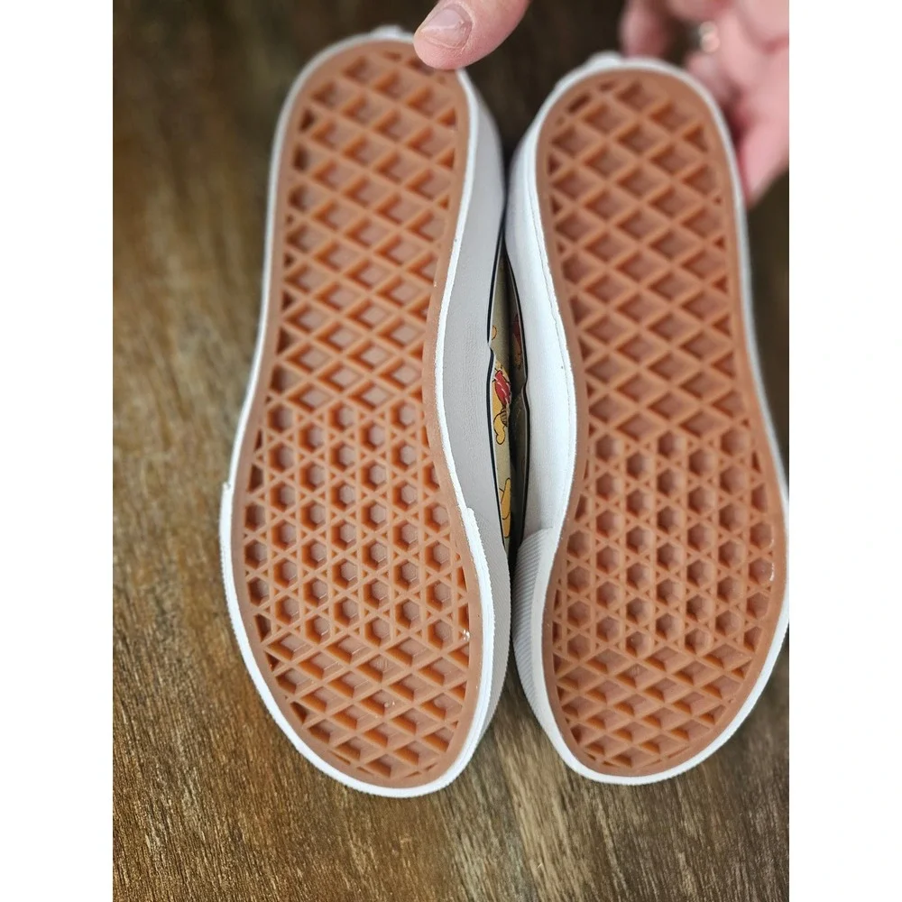 NWT! Vans Kids Authentic Winnie the Pooh Cartoon Canvas Sneakers Youth Size 1.5 - Picture 4 of 5